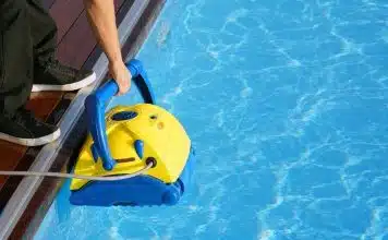 Robot de piscine : 5 marques à découvrir pour nettoyer sa piscine